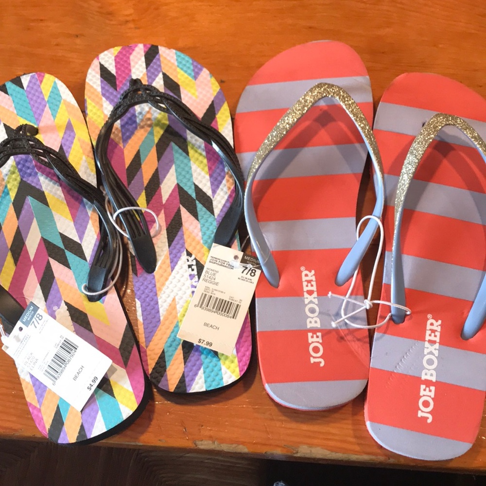 2 pairs of Joe Boxer flip flops